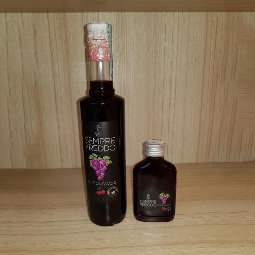 Liquore dolce a base di aglianico e amarene